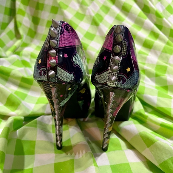 Too Fast Pastel & Black Gun Pistol Peep Toe Spiked Heels - Picture 2 of 7